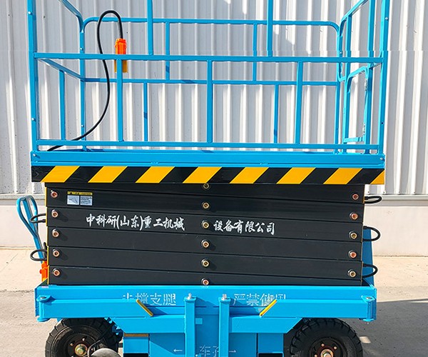 玛多自行走升降机